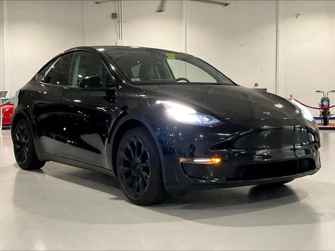 Used 2021 Tesla Model Y Long Range AWD/4WD image 2