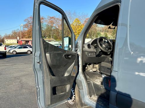 Used 2019 Mercedes-Benz Sprinter 144 image 14