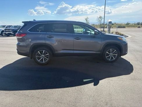 Used 2019 Toyota Highlander XLE AWD/4WD image 6