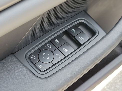 Certified 2025 Porsche Taycan AWD/4WD image 26