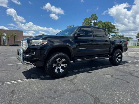 Used 2016 Toyota Tacoma TRD Sport w/ Towing Package AWD/4WD image 2