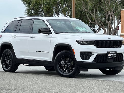 New 2025 Jeep Grand Cherokee Altitude image 2