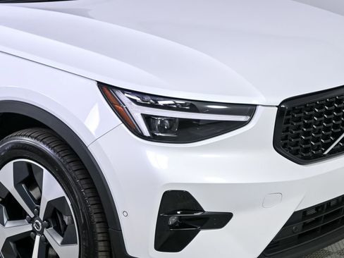 Certified 2026 Volvo XC40 B5 Plus w/ Protection Package Premier image 38