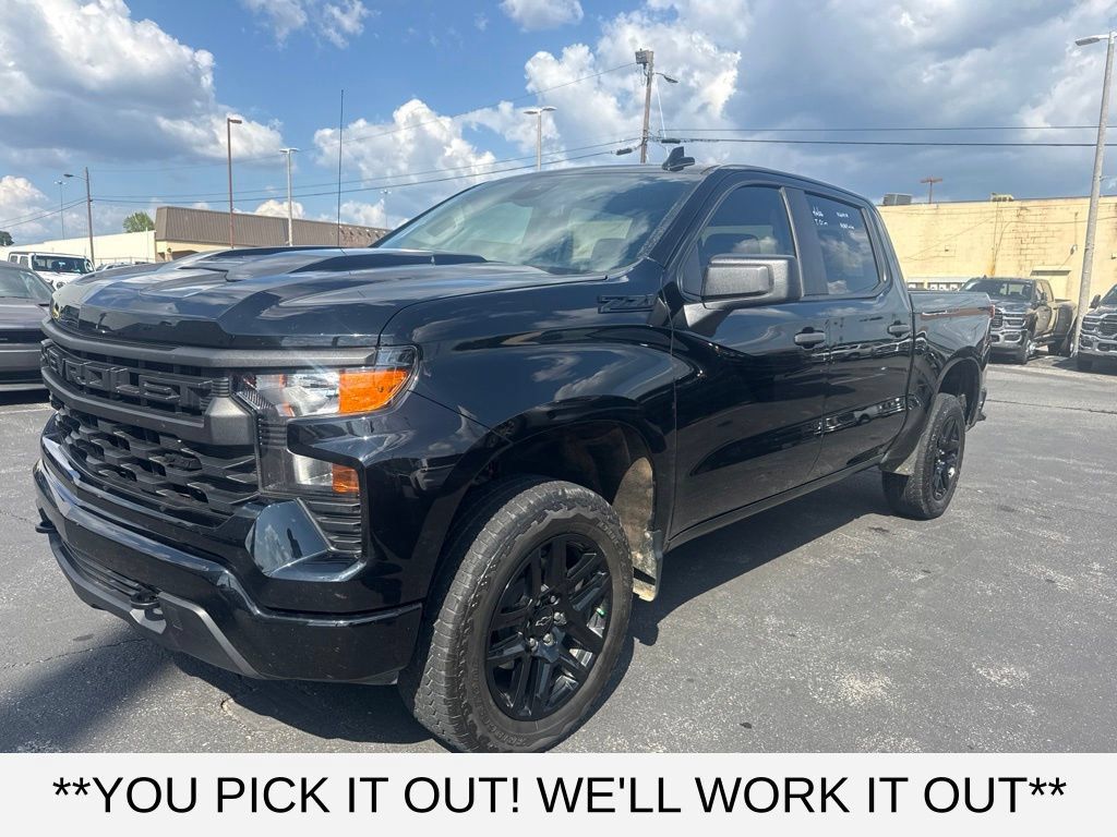 Used 2024 Chevrolet Silverado 1500 Custom Trail Boss w/ Midnight Edition AWD/4WD image 4