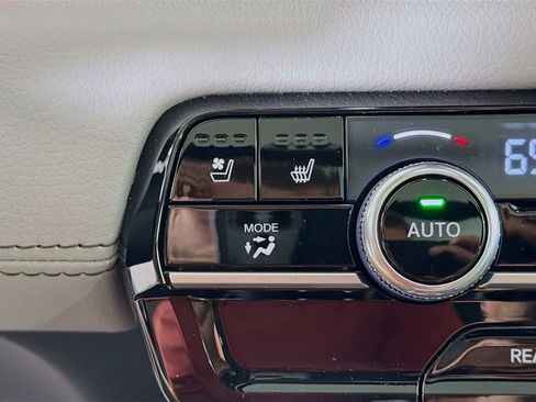 Used 2025 Honda Pilot Elite image 23