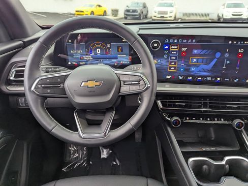 Used 2025 Chevrolet Traverse LT w/ Sun and Wheel Package image 17