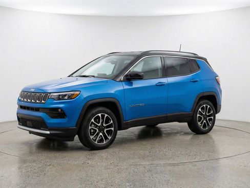 Used 2025 Jeep Compass Limited AWD/4WD image 3