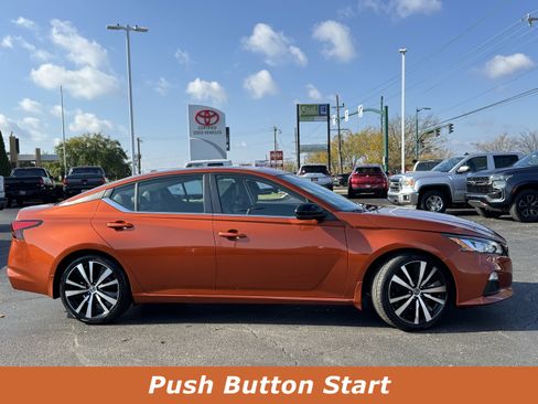 Used 2022 Nissan Altima 2.0 SR image 2