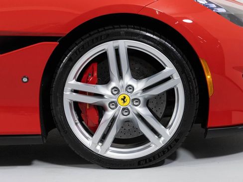 Used 2020 Ferrari Portofino image 18