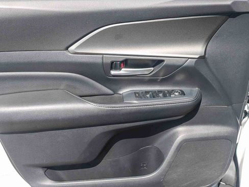 Certified 2025 Toyota Grand Highlander FWD image 21