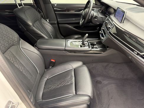 Used 2022 BMW 740i w/ M Sport Package RWD image 25