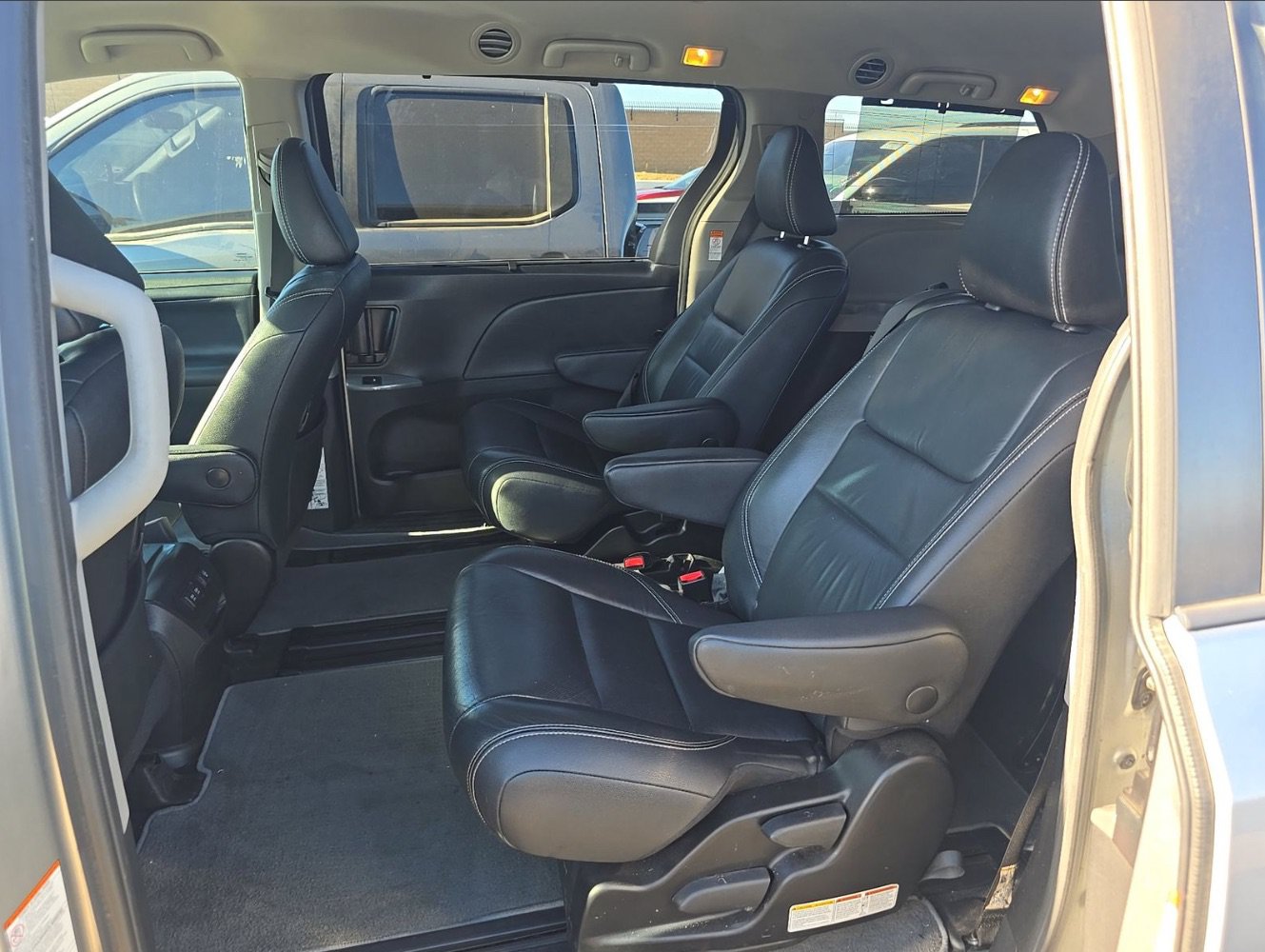 Used 2019 Toyota Sienna SE FWD image 8
