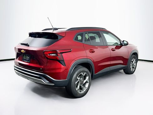 Used 2025 Chevrolet Trax LT FWD image 9
