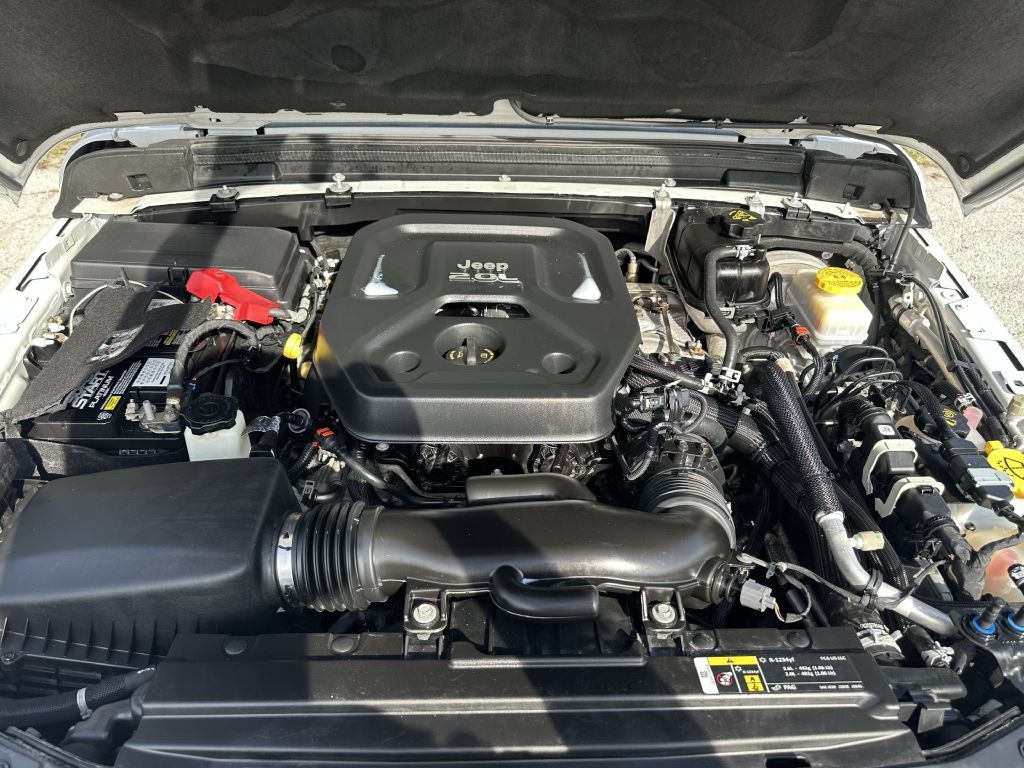 Used 2020 Jeep Wrangler Unlimited Sahara AWD/4WD image 4