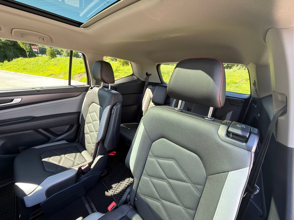 Used 2024 Volkswagen Atlas Peak Edition SEL AWD/4WD image 19