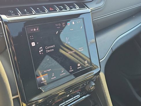Certified 2025 Jeep Grand Cherokee Altitude AWD/4WD image 31