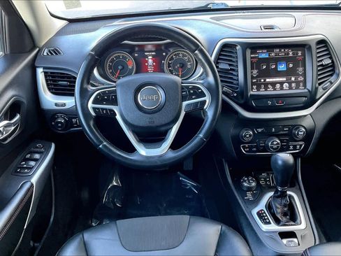 Used 2018 Jeep Cherokee Trailhawk image 6