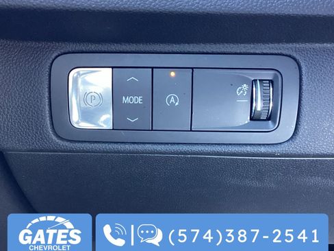 Used 2025 Chevrolet Traverse LT image 29