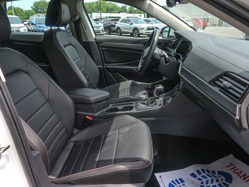 Used 2023 Volkswagen Jetta SE FWD image 17