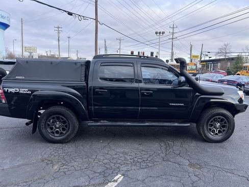 Used 2015 Toyota Tacoma Base image 6