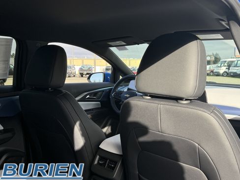 New 2026 Chevrolet Equinox EV LT image 25