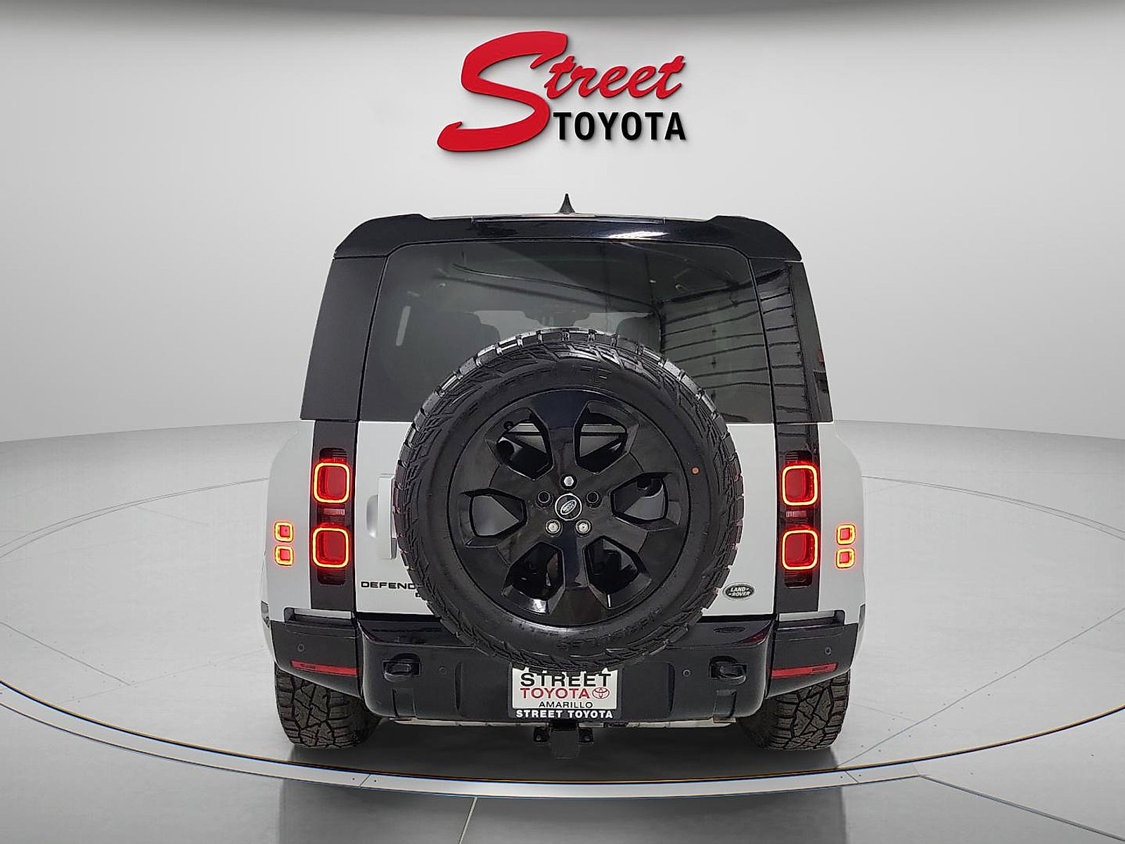 Used 2023 Land Rover Defender 110 X-Dynamic SE AWD/4WD image 3