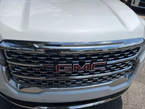 Used 2021 GMC Acadia Denali w/ Denali Technology Package FWD image 18
