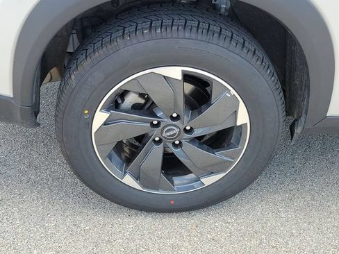 Used 2025 Nissan Rogue SV AWD/4WD image 7