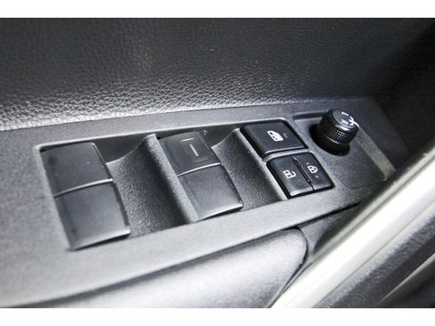 Used 2022 Toyota Corolla Cross LE w/ Moonroof Package FWD image 23