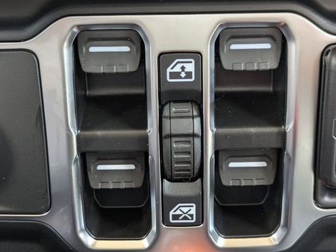 New 2025 Jeep Gladiator Sport image 21