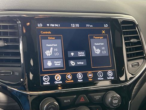 Used 2022 Jeep Grand Cherokee Laredo X image 20