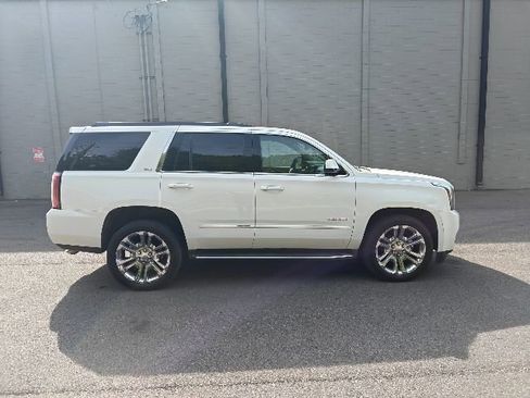 Used 2018 GMC Yukon SLT w/ Premium Edition image 2