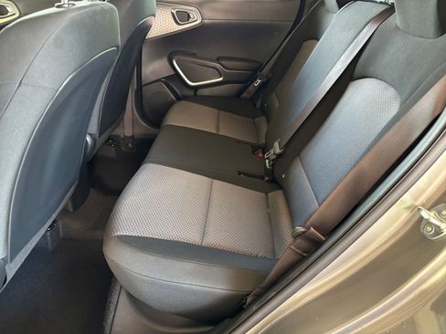Used 2025 Kia Soul LX w/ LX Technology Package FWD image 23
