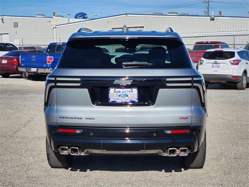 Used 2024 Chevrolet Traverse RS image 6