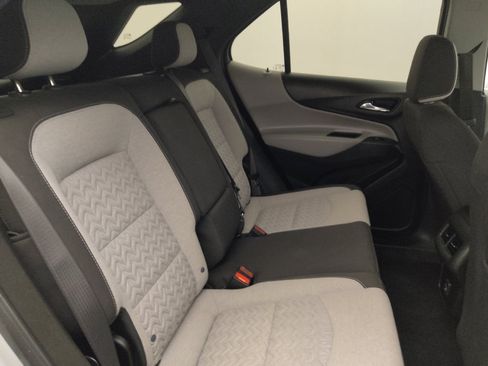 Used 2022 Chevrolet Equinox LS AWD/4WD image 19