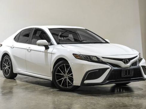 Used 2023 Toyota Camry SE FWD image 9