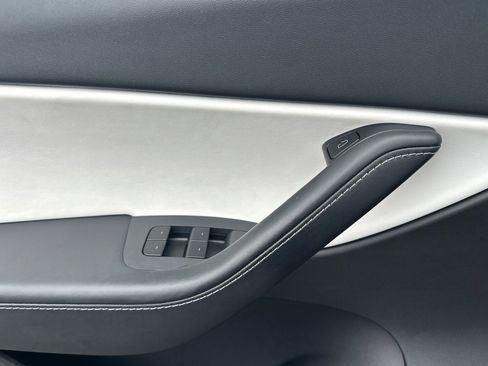 Used 2021 Tesla Model Y Performance image 11