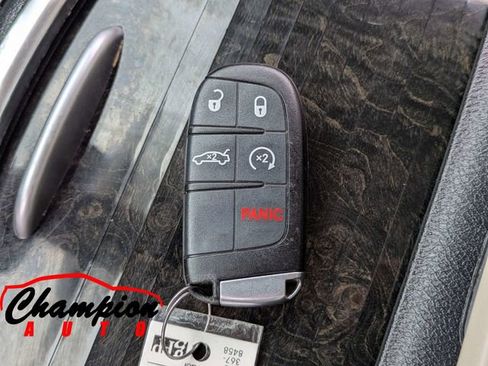Used 2018 Chrysler 300 Limited RWD image 29