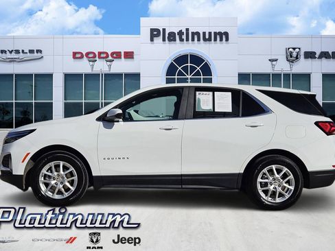 Used 2023 Chevrolet Equinox LT image 3