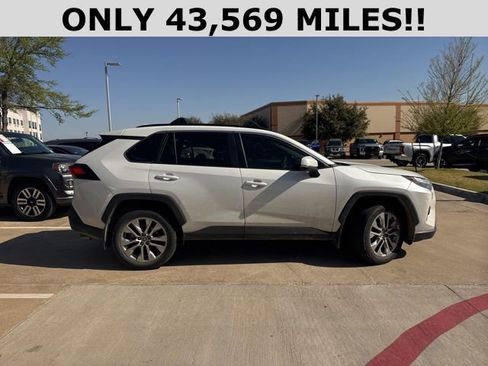 Used 2024 Toyota RAV4 XLE Premium image 2