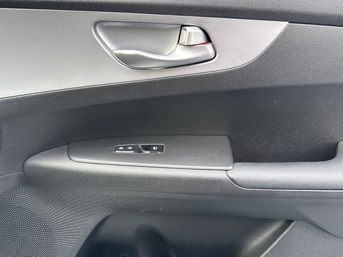 Used 2023 Kia Forte LXS image 17