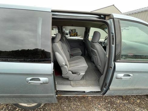 Used 2006 Dodge Caravan SXT image 26