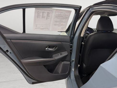 Used 2025 Nissan Sentra SR w/ SR Premium Package FWD image 32