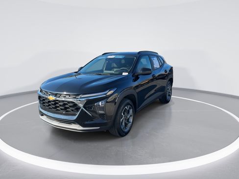 Certified 2025 Chevrolet Trax LT w/ LT Convenience Package image 5