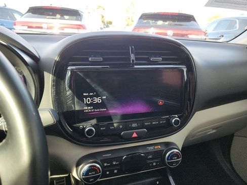 Used 2024 Kia Soul EX image 19