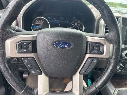 Used 2016 Ford F150 Platinum w/ Equipment Group 701A Luxury AWD/4WD image 4