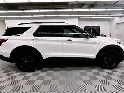 Used 2024 Ford Explorer ST w/ Technology Package image 15