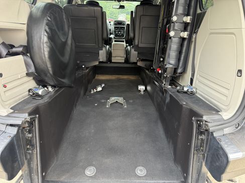 Used 2017 Dodge Grand Caravan SXT FWD image 31