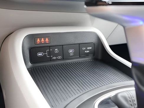 Used 2025 Hyundai Kona SEL FWD image 23