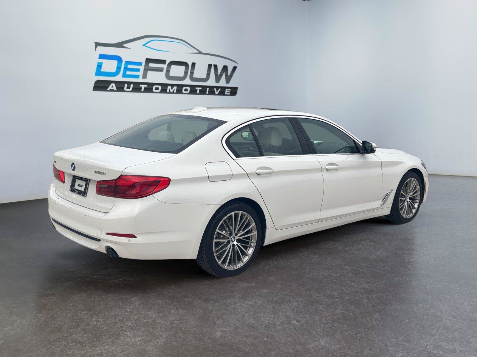 Used 2020 BMW 530i xDrive w/ Convenience Package AWD/4WD image 3